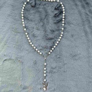 Colgante tipo rosario inspirado en PlayBoy Blanco y Plateado