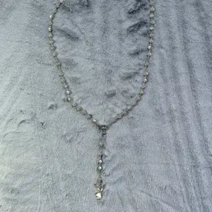 Colgante tipo rosario inspirado en PlayBoy Plateado